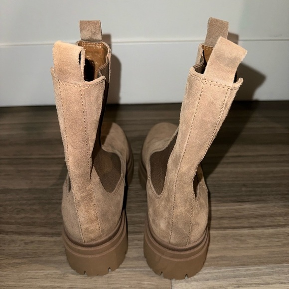 NWOT ZARA Tan/Taupe Suede Chelsea Boots - Picture 3 of 6
